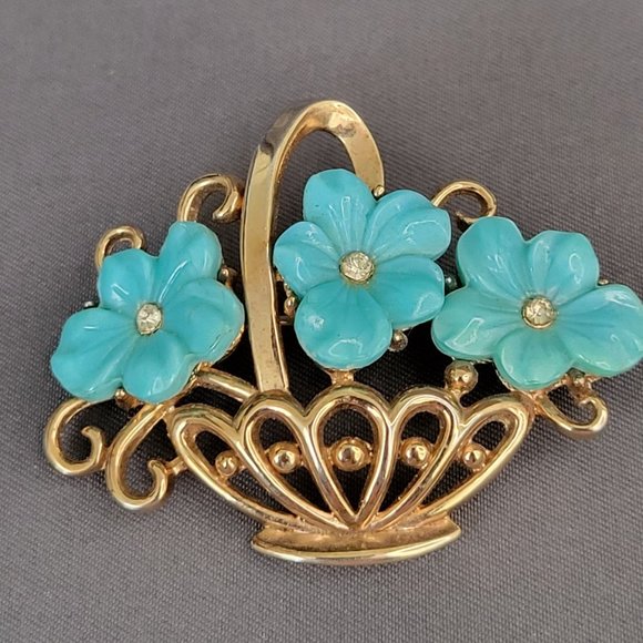 Crown Trifari Gold Tone Molded Glass Flower Brooch and Earrings Set A Philippe - Picture 2 of 13